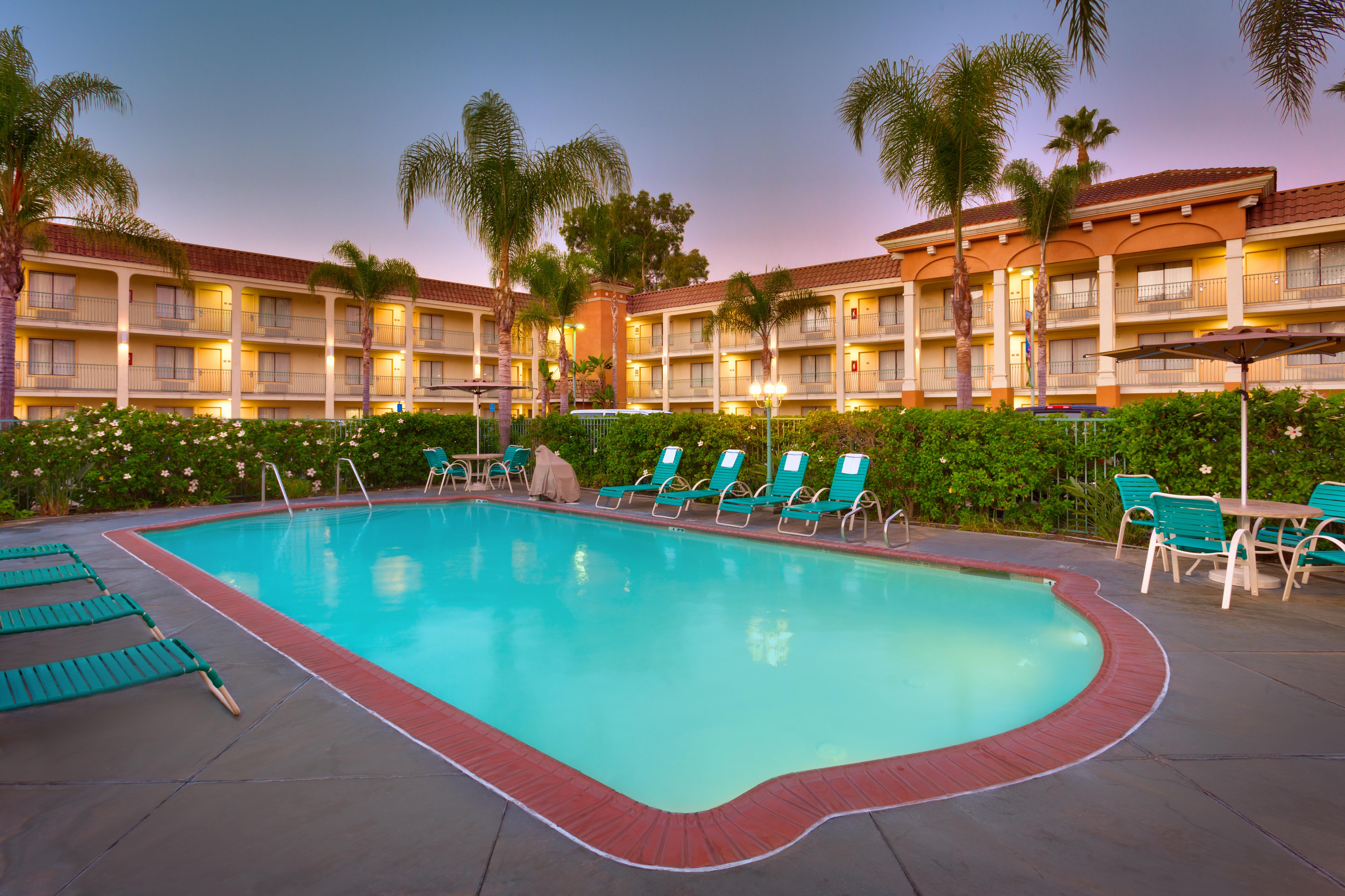 Cortona Inn And Suites Anaheim Resort Екстериор снимка