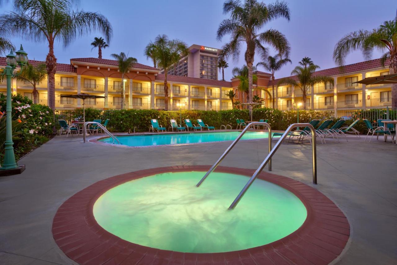 Cortona Inn And Suites Anaheim Resort Екстериор снимка